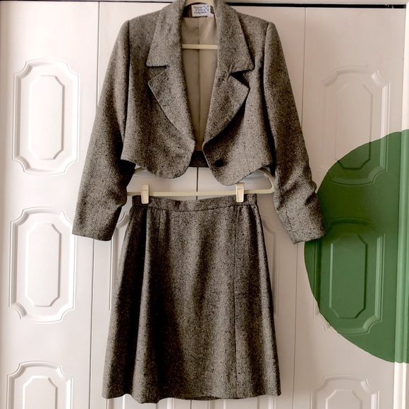 Vogue Paris Original 2 piece skirt and blazer set - Picture 1 of 7